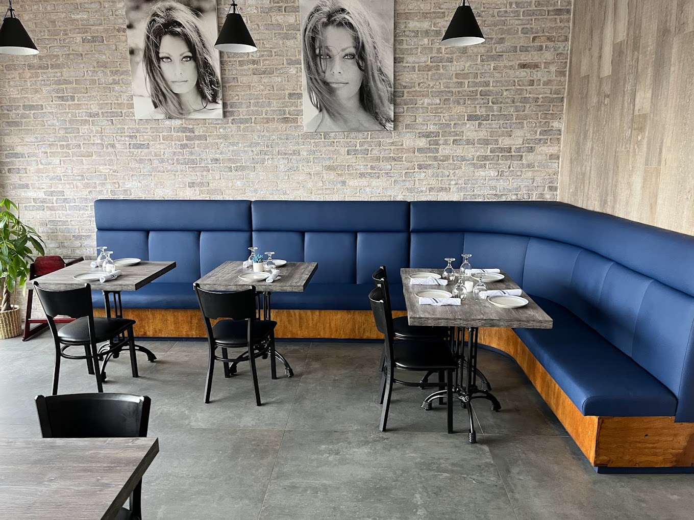 Fresh pizza from Pizzeria Italia